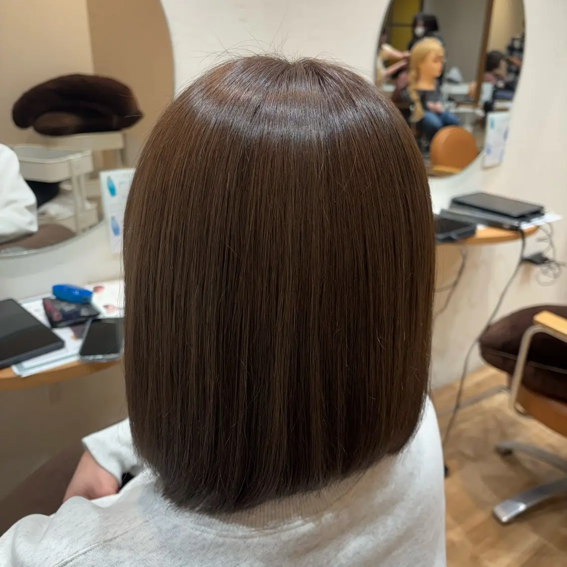 ミディアム 切りっぱなしボブ アッシュ ボブ 小西 七菜子のヘアスタイル