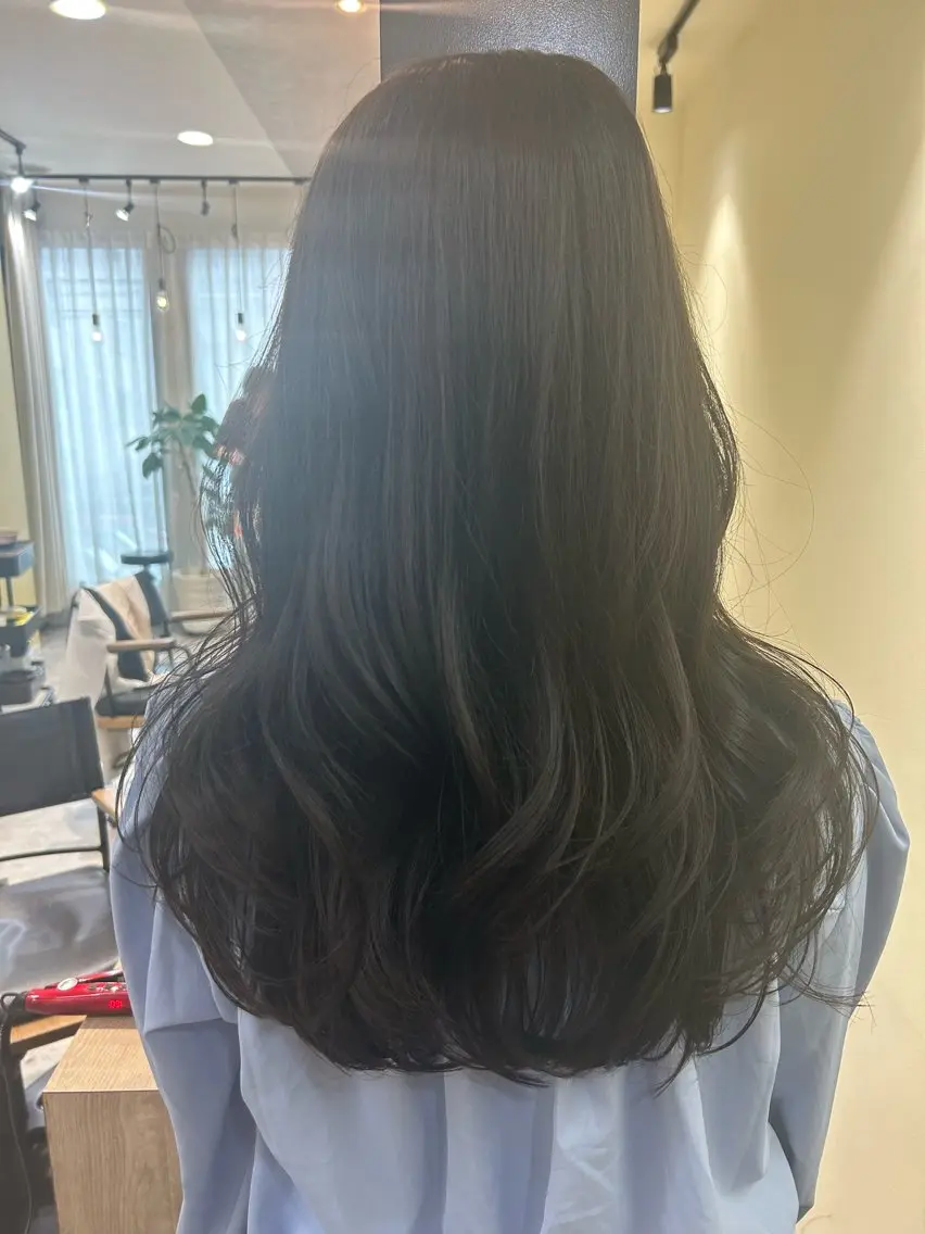 ロング カラー ベージュカラー 透明感カラー オリーブベージュ hubhair レイヤー/透明感のヘアスタイル