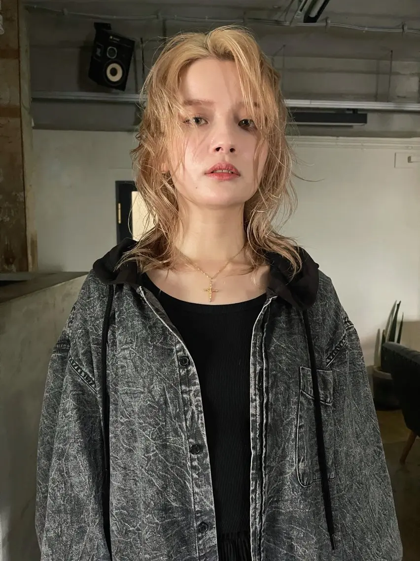 セミロング カラー ブロンド カット ヘアカラー トリートメント ヘアセット 安部佑哉/ハイトーン /レイヤー/ブリーチのヘアスタイル
