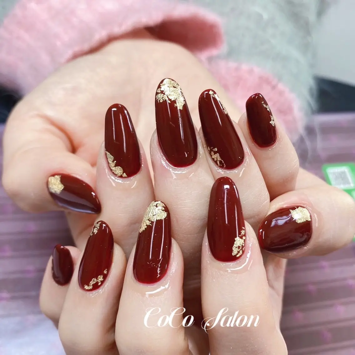 ネイル ボルドー 長さ出し ジェルネイル ゴールド キラキラネイル CoCoSalon ネイル/まつ毛予約のネイルデザイン