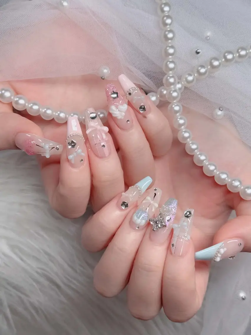 ネイル チークネイル フレンチネイル キラキラネイル 韓国ネイル マグネットネイル ハンドネイル yuuna hbabynailのネイルデザイン