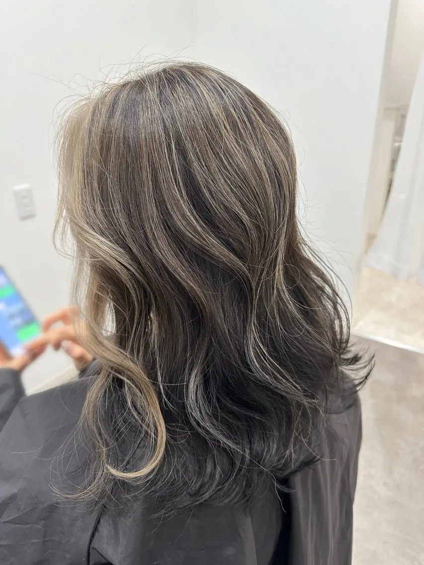 ロング ミストバング ハイライト H/Reinigen レイニゲンの眉毛・アイブロウイメージ