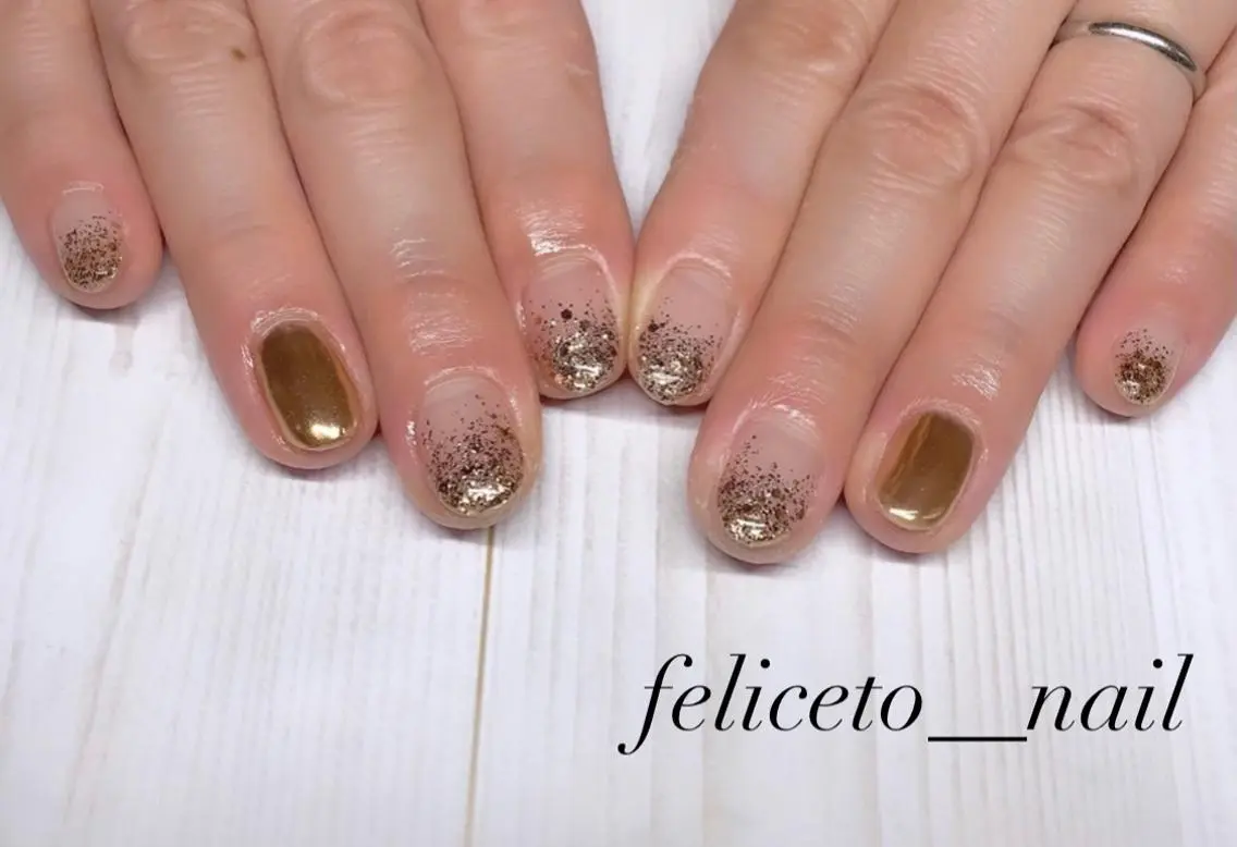 ネイル ゴールド ラメ(グリッター) ミラーネイル Honokaホノカ nailのエステ・リラクイメージ