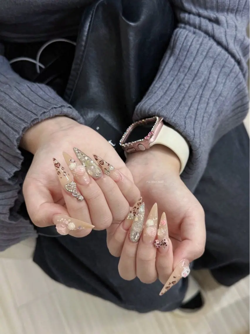 ネイル ハンドネイル HANA 長さだしのネイルデザイン
