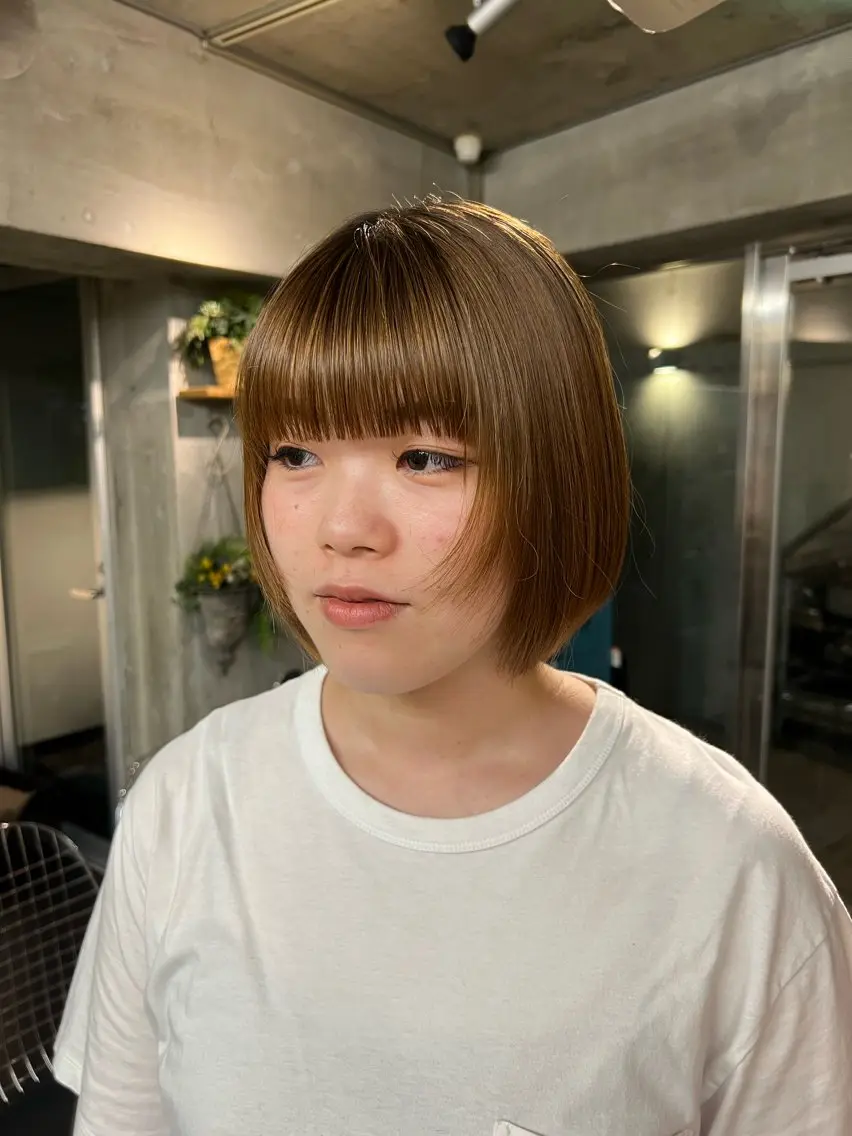 ショート ボブ 顔まわりレイヤー 顔周りカット レイヤーカット 土田かほ/本日🈳 透明感カラー🍃のヘアスタイル