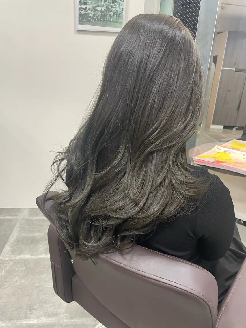 ロング カラー カット ヘアカラー トリートメント 平 ちひろのヘアスタイル