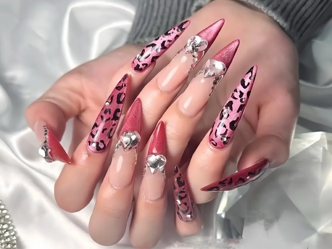 ネイル チークネイル フレンチネイル ガラスフレンチ グラデーション キラキラネイル Rin Nail 新大久保店のネイルデザイン