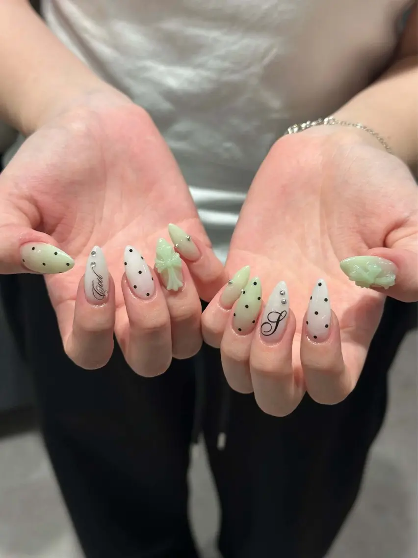 ネイル チークネイル ドット フレンチネイル グラデーション ハート ハンドネイル Eli Eli 新宿のネイルデザイン