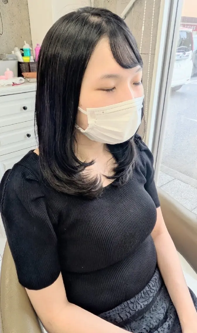 ミディアム レイヤーカット カット 小林 凜のヘアスタイル