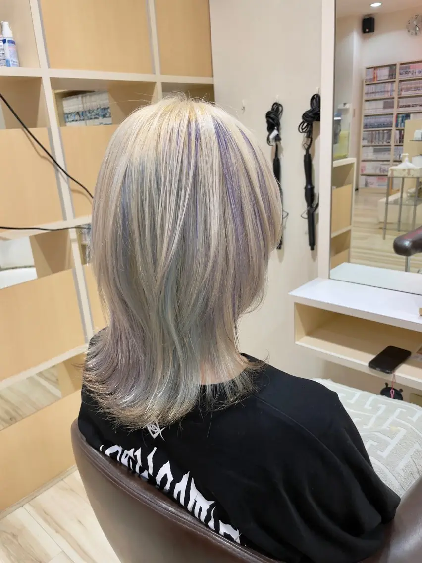 ミディアム カラー 🌈派手髪ハイトーン 🌈鈴木亮太🌈のヘアスタイル