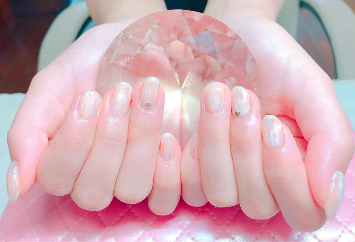 ネイル ニュアンスネイル CROWN プライベートサロンのネイルデザイン