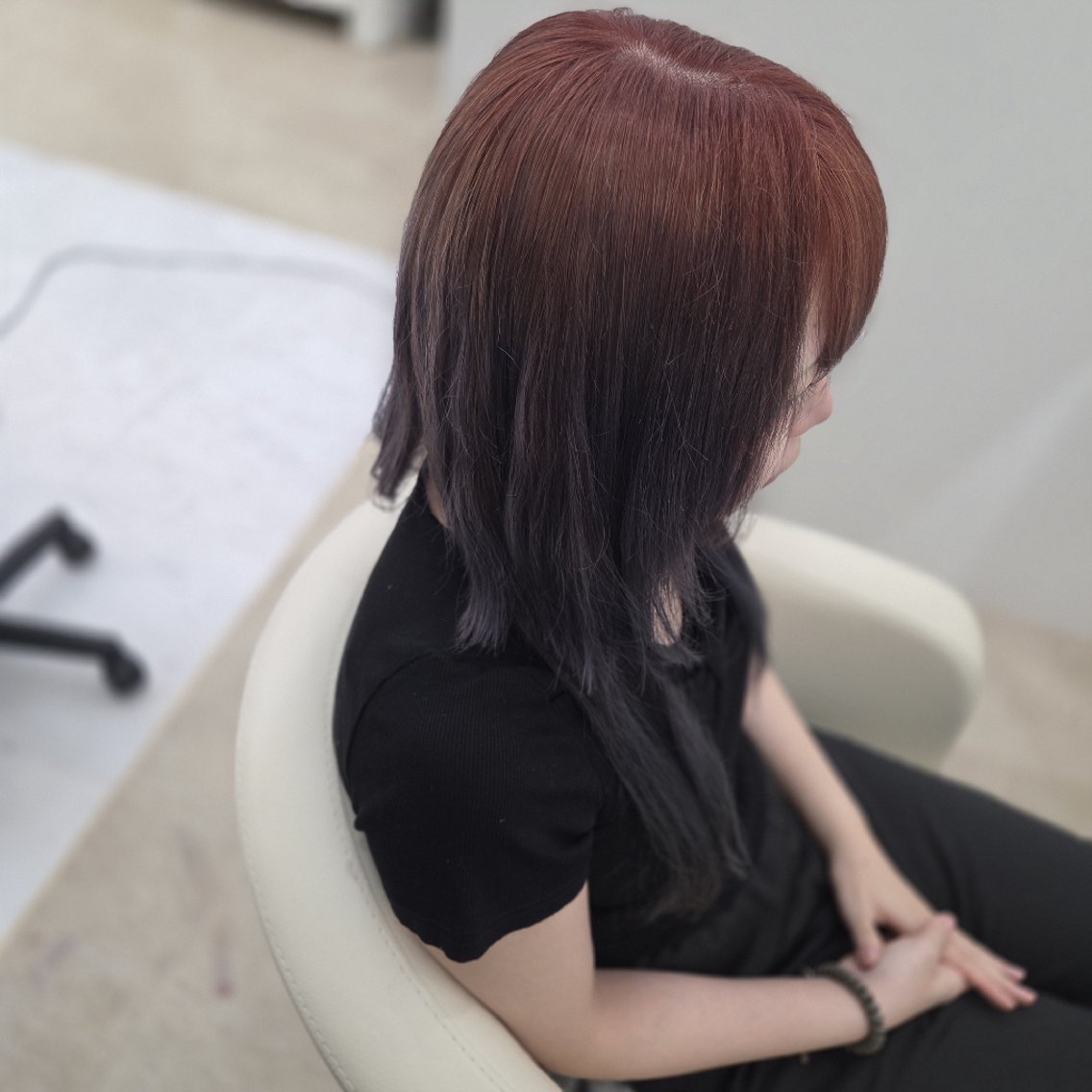 カラー ブルーカラー グラデーションカラー レッドカラー バイオレットカラー ヘアカラー 中村  美暁のヘアスタイル