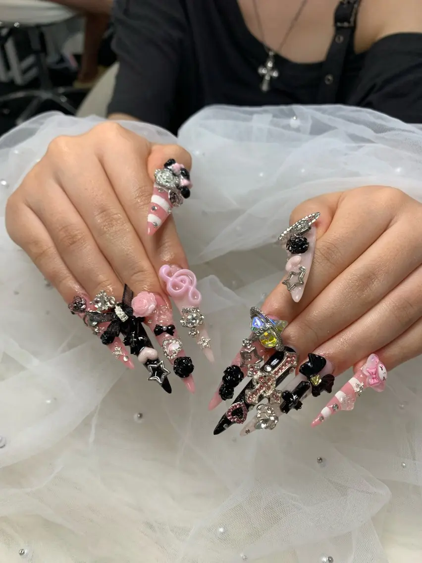 ネイル アートネイル ボルドー フレンチネイル ジェルネイル 氷ネイル・うるうるネイル ハンドネイル Julie Nail Hinのネイルデザイン