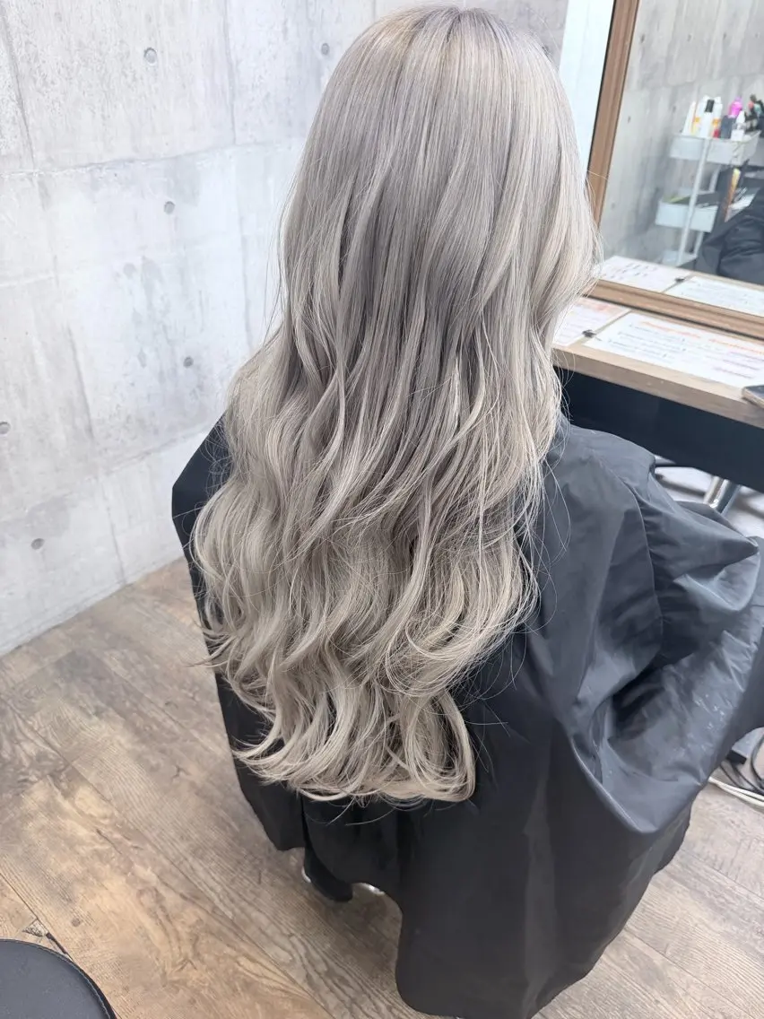セミロング ボブ ハイライト レイヤーカット サニーサイド大名 ダブルカラー髪質改善のヘアスタイル