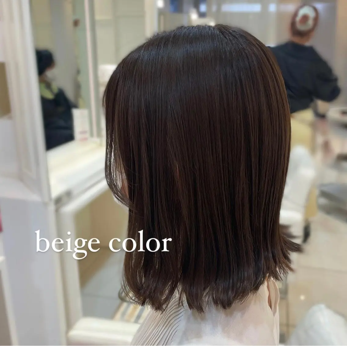 ミディアム カラー ベージュカラー BiBi 藪 菜月のヘアスタイル