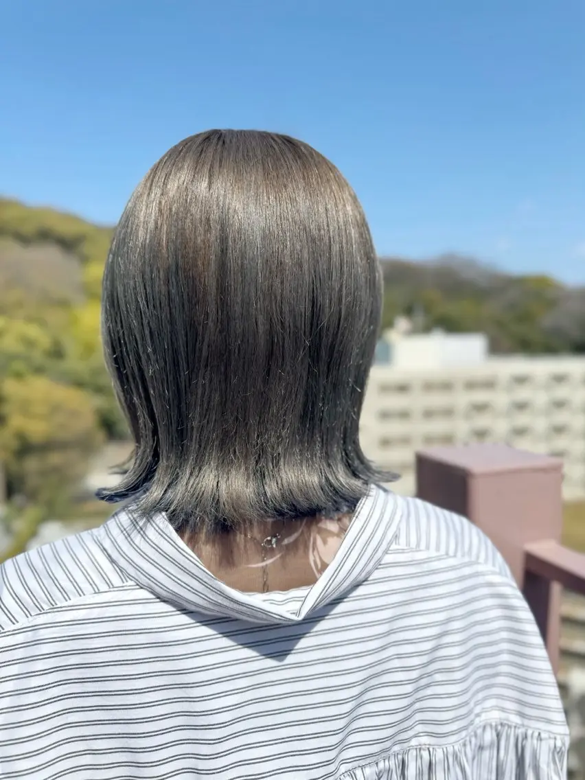 ミディアム カラー グレージュ オリーブグレージュ オリーブグレー ヘアカラー Viage （ビアージュ）のヘアスタイル