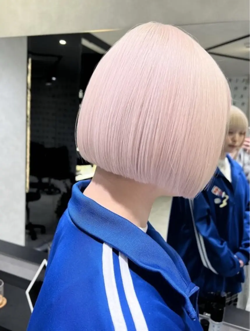 ショート カラー アッシュ アッシュグレー ベージュカラー ブリーチ ブロンド ヘアカラー トリートメント 【きらめき屋さん🎀 ハイトーン大和🎀】のヘアスタイル