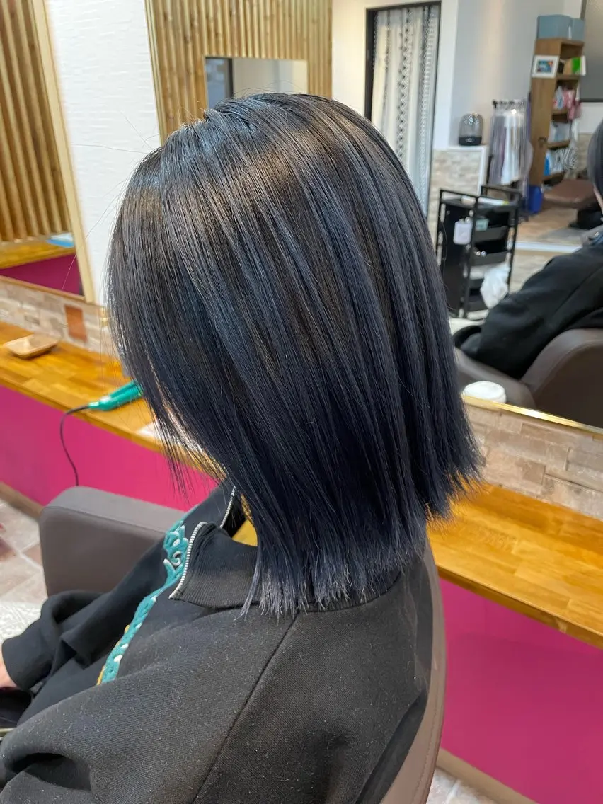 ミディアム カラー バレイヤージュ ブルーカラー レイヤーカット カット ヘアカラー YUI/ ブリーチカラー🌷のヘアスタイル
