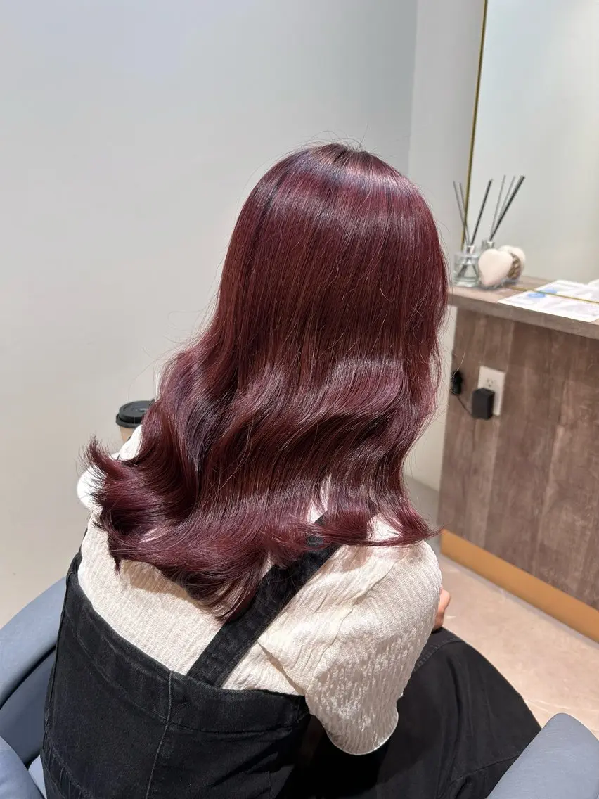ロング カラー ブリーチ ブリーチなしカラー ピンクカラー レッドカラー ヘアカラー ピンクカラー🎀 米津 美佑のヘアスタイル