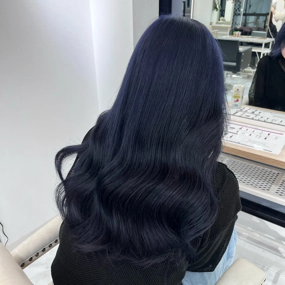 ロング カラー ブルーカラー ヘアカラー トリートメント 💎艶々ハイトーン MOE💍🤍のヘアスタイル