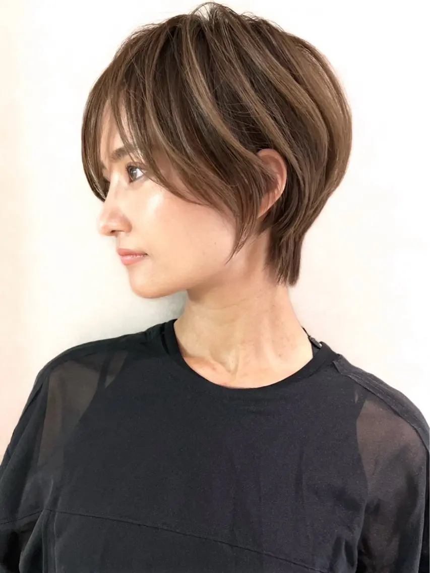ショート カラー ハイライトカラー くびれヘア ハイライト ショートヘア ✨小顔顔まわり✨ サイトウ　アツキのヘアスタイル