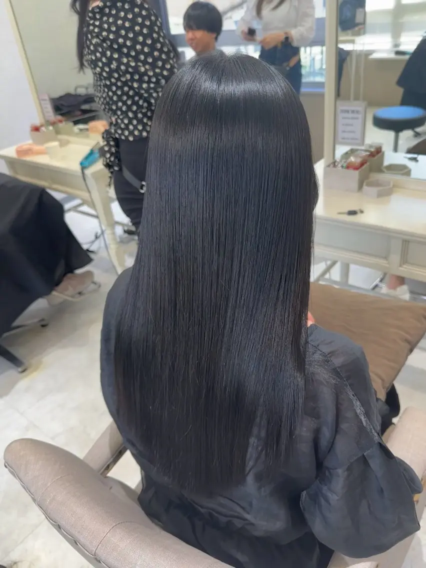 ロング 顔まわりレイヤー 髪質改善 レイヤーカット ロング 縮毛矯正 縮毛矯正 トリートメント 酸性縮毛矯正モデル/ 梅田/咲音のヘアスタイル