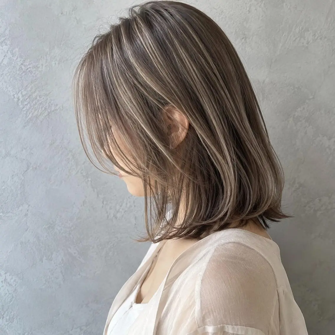 【Wカラー】デザインカット+ハイライト+オンカラー ¥5500の写真