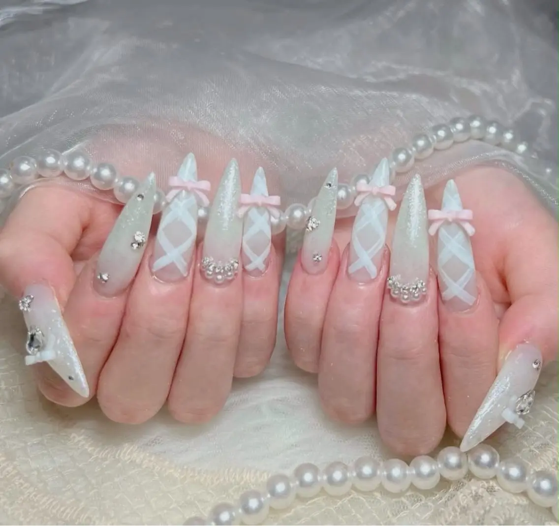 ネイル アートネイル ボルドー フレンチネイル ジェルネイル 氷ネイル・うるうるネイル ハンドネイル Julie Nail Hinのネイルデザイン