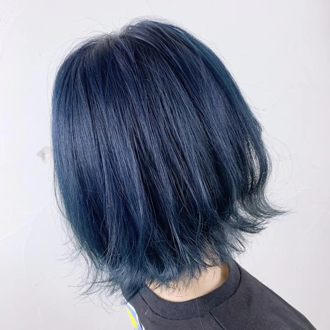 ショート カラー ブリーチ ネイビーカラー ブリーチなしカラー レイヤー/髪質改善✨ sumi（スミ）のヘアスタイル