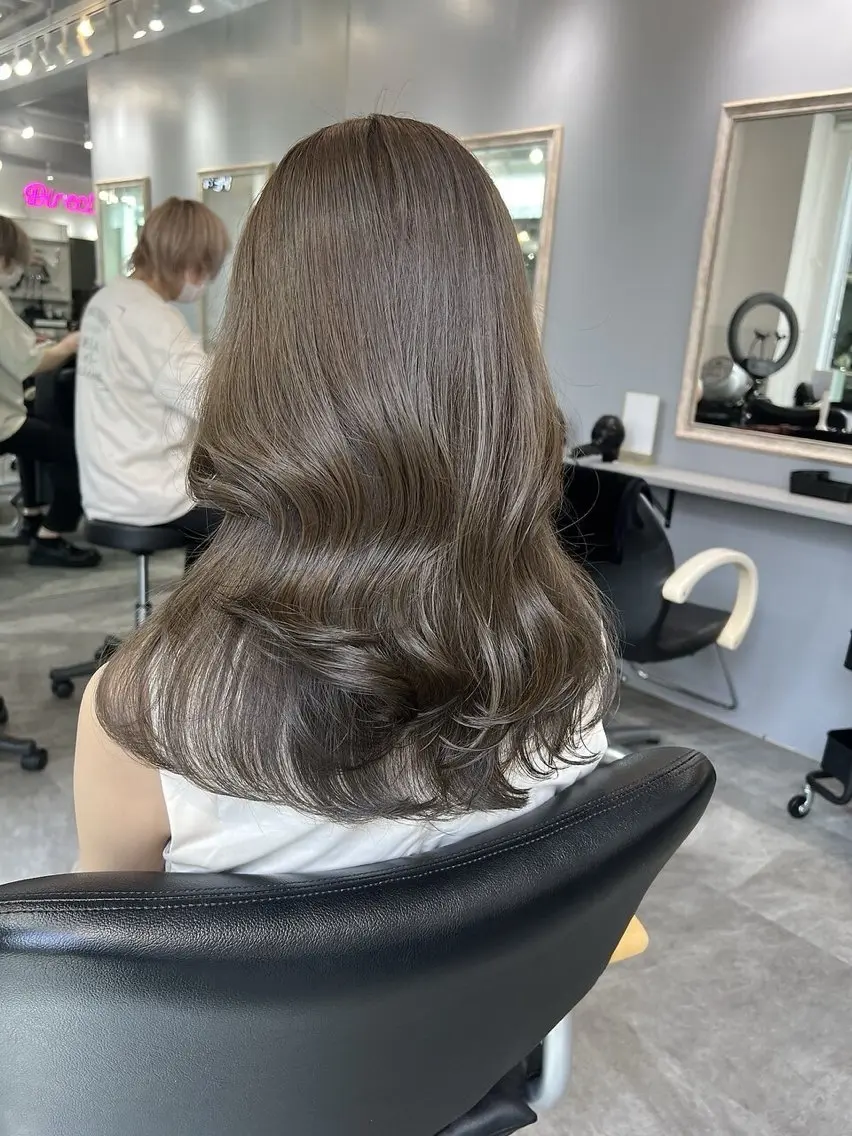 ロング カラー ブリーチ 透明感カラー ダブルカラー ブリーチなしカラー カット ヘアカラー トリートメント ブリーチなし/カラー 専門店ASOBIのヘアスタイル