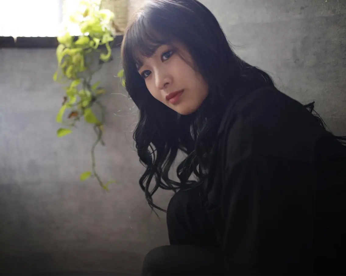 セミロング 豊崎 左知のヘアスタイル
