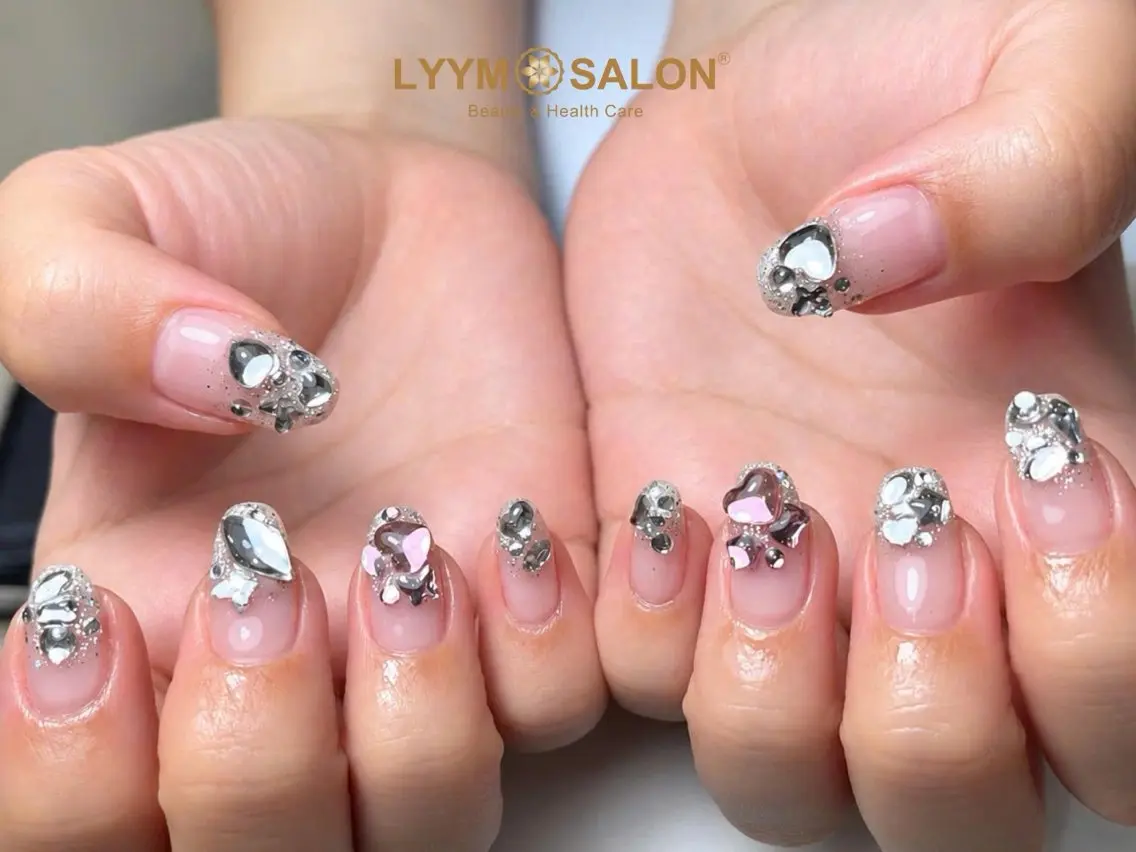 ネイル ゴージャス キラキラネイル 韓国ネイル ピンク シルバー LYYM Salonのネイルデザイン