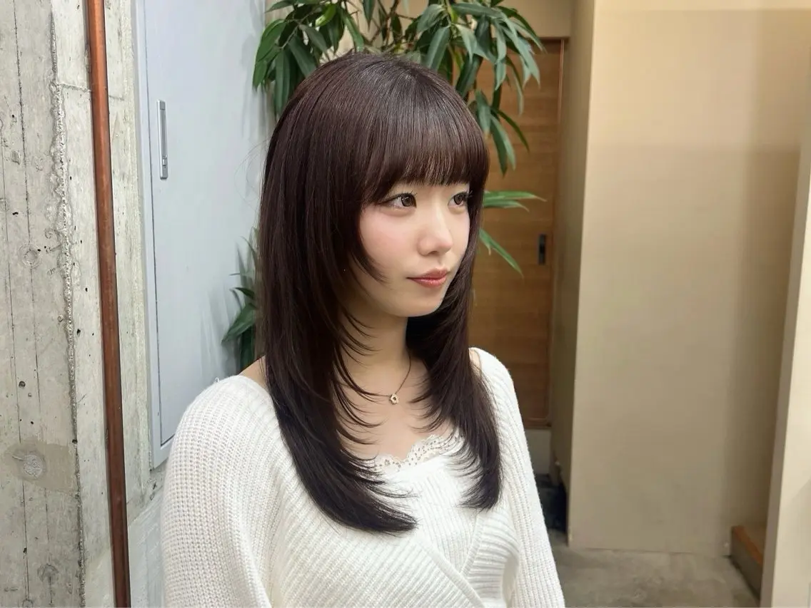 ロング ピンクブラウン ヘアカラー 顔周りレイヤー/ ふわあいりのヘアスタイル