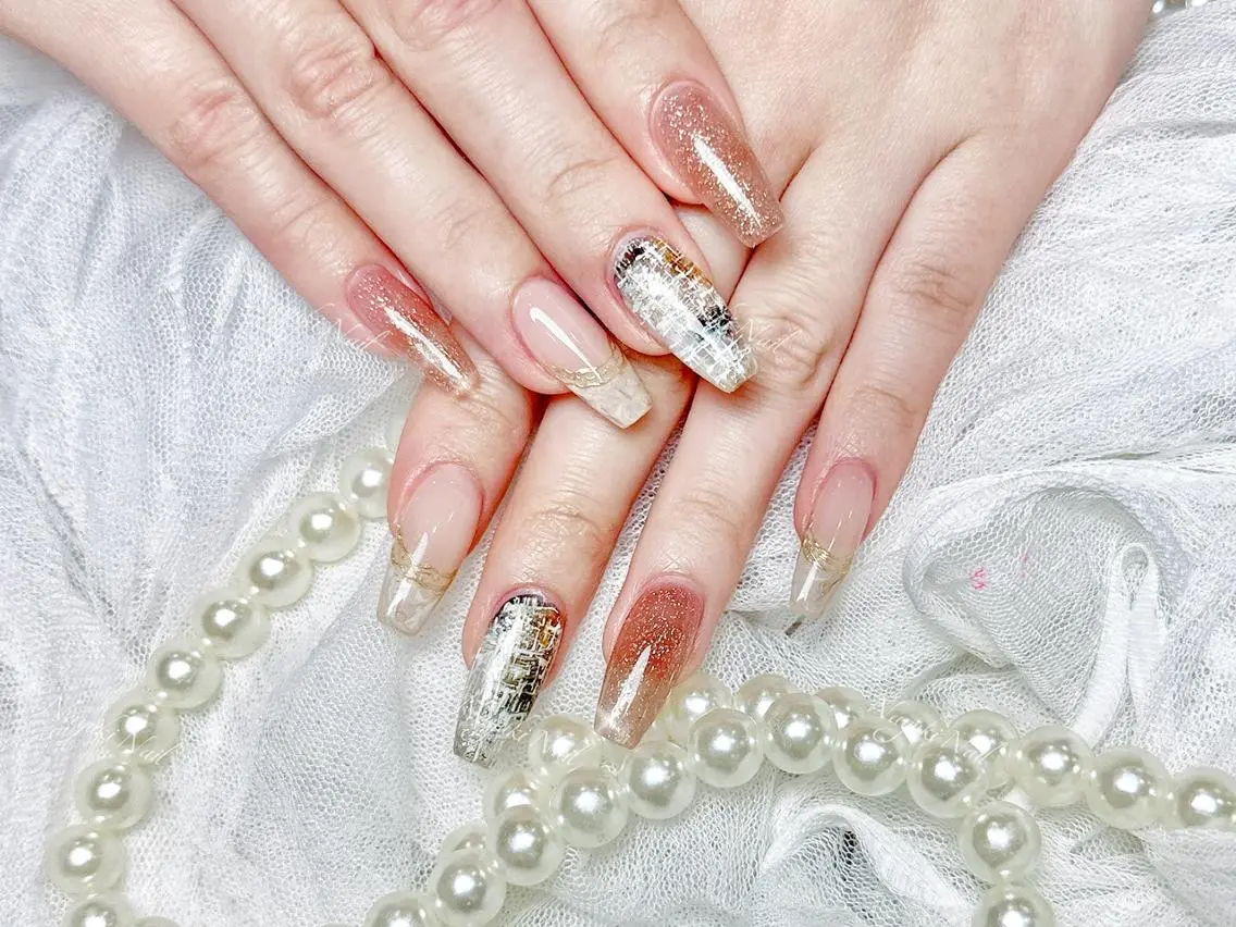 ネイル 🦋 Queenieのネイルデザイン