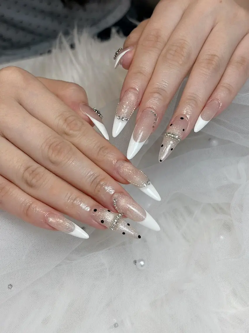 ネイル チークネイル ドット フレンチネイル グラデーション ハート Eli Muse 新宿ネイルのネイルデザイン