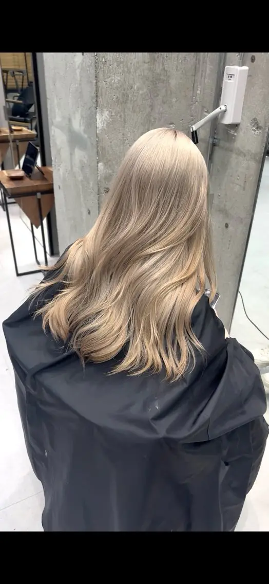 ロング カラー ヘアカラー KAEDE🌺Wカ ラー/ホワイトカラーのヘアスタイル