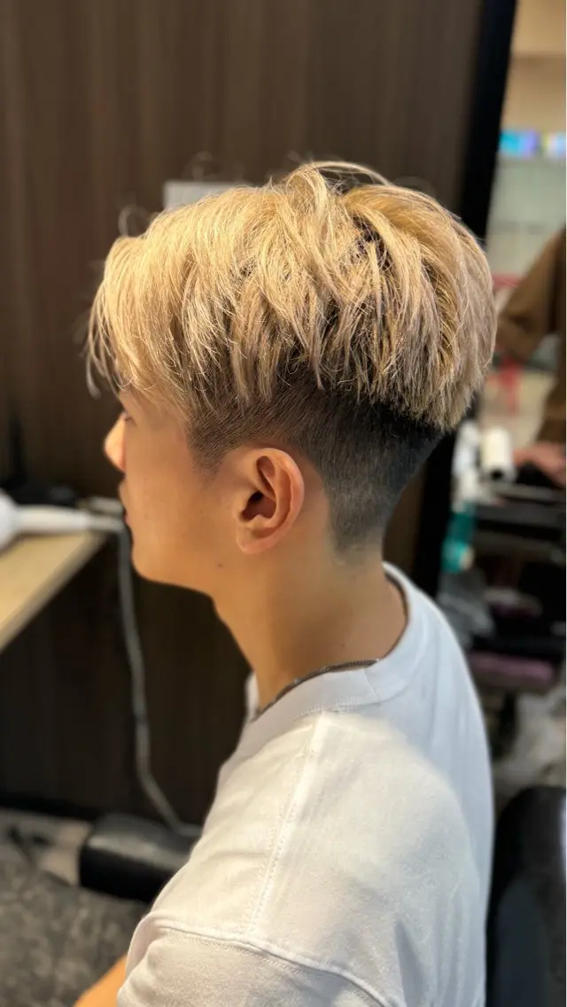 メンズカット+Wカラー (ブリーチ込み)の写真