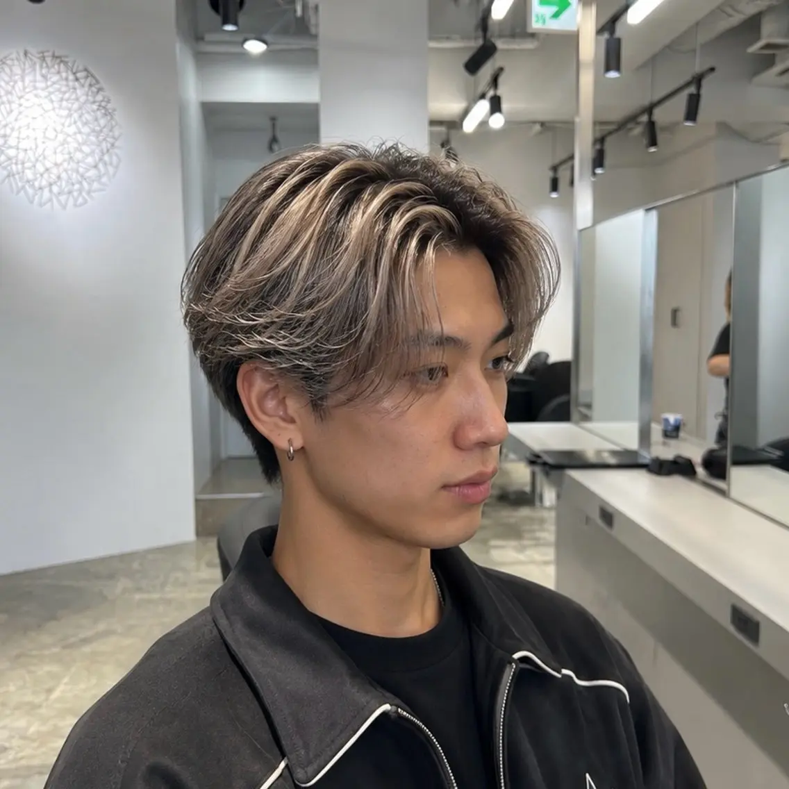 ミディアム カラー メンズ カット ヘアカラー 🇺🇸海外レイヤー 副店長Tsubasaのヘアスタイル