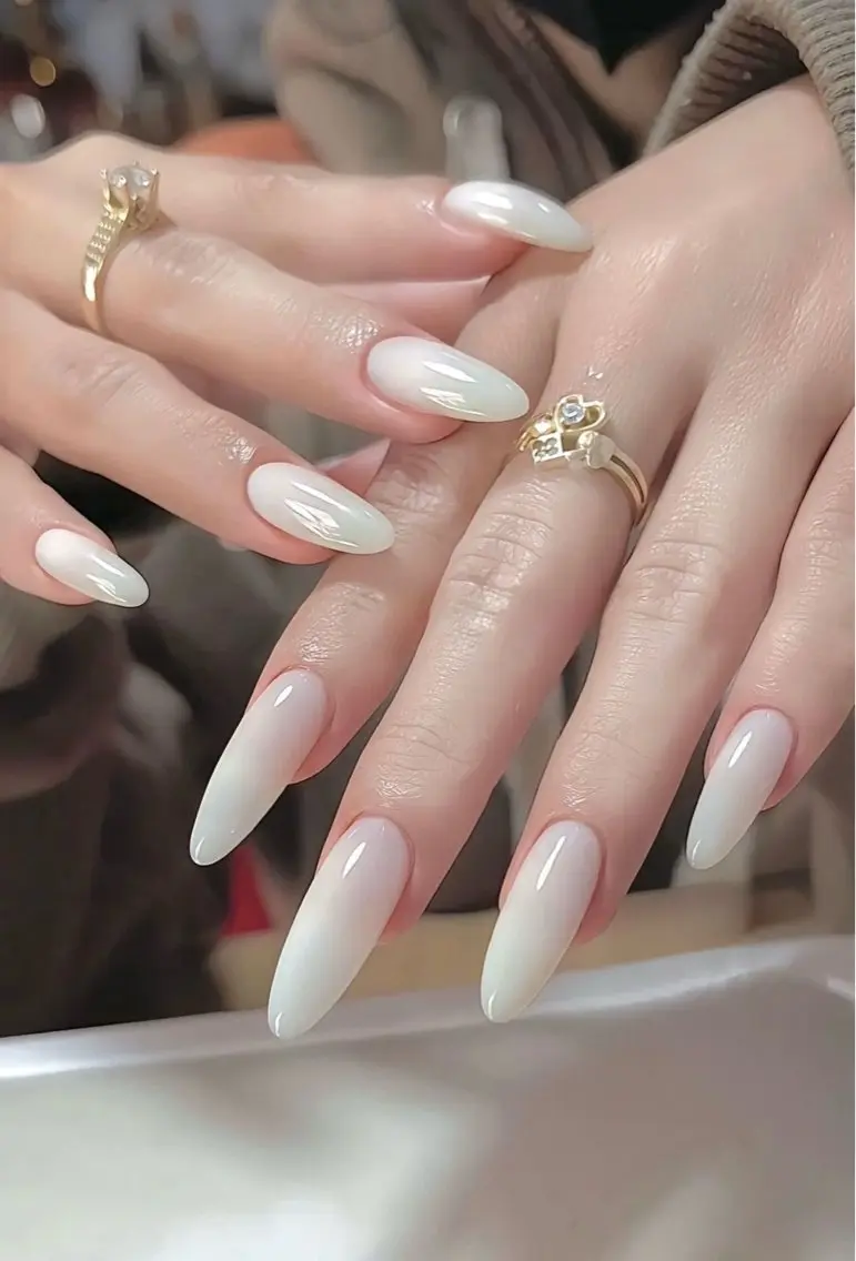 ネイル アートネイル オーロラネイル ボルドー チークネイル フレンチネイル ハンドネイル Sakura Nail Salonのネイルデザイン