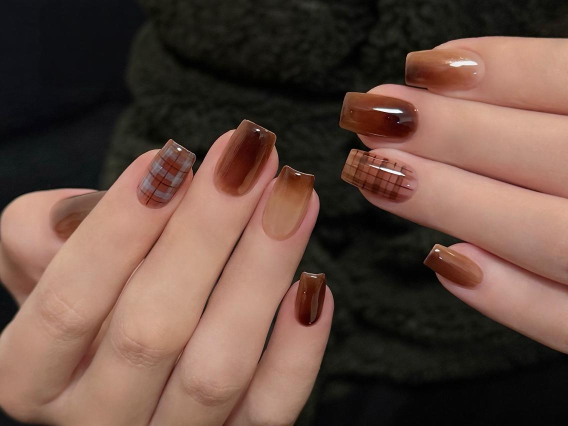 ネイル メンズ メンズ韓国風 ボルドー ブラウン 長さ出し フレンチネイル ハンドネイル ハンドケア NEW NAIL池袋 韓国・ワンホンネイルのネイルデザイン