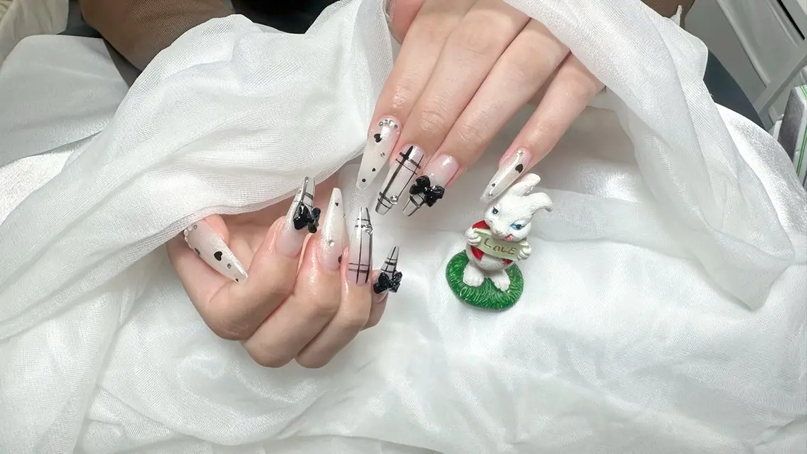 ネイル ハンドネイル セレーヌ 🩵Natsumiのネイルデザイン