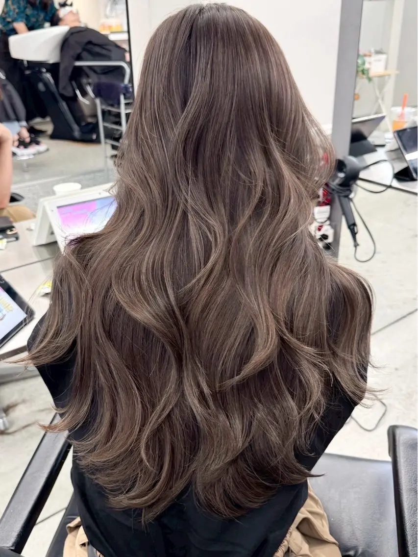 ロング カラー ハイライトカラー ハイライト 新實 ゆりあのヘアスタイル