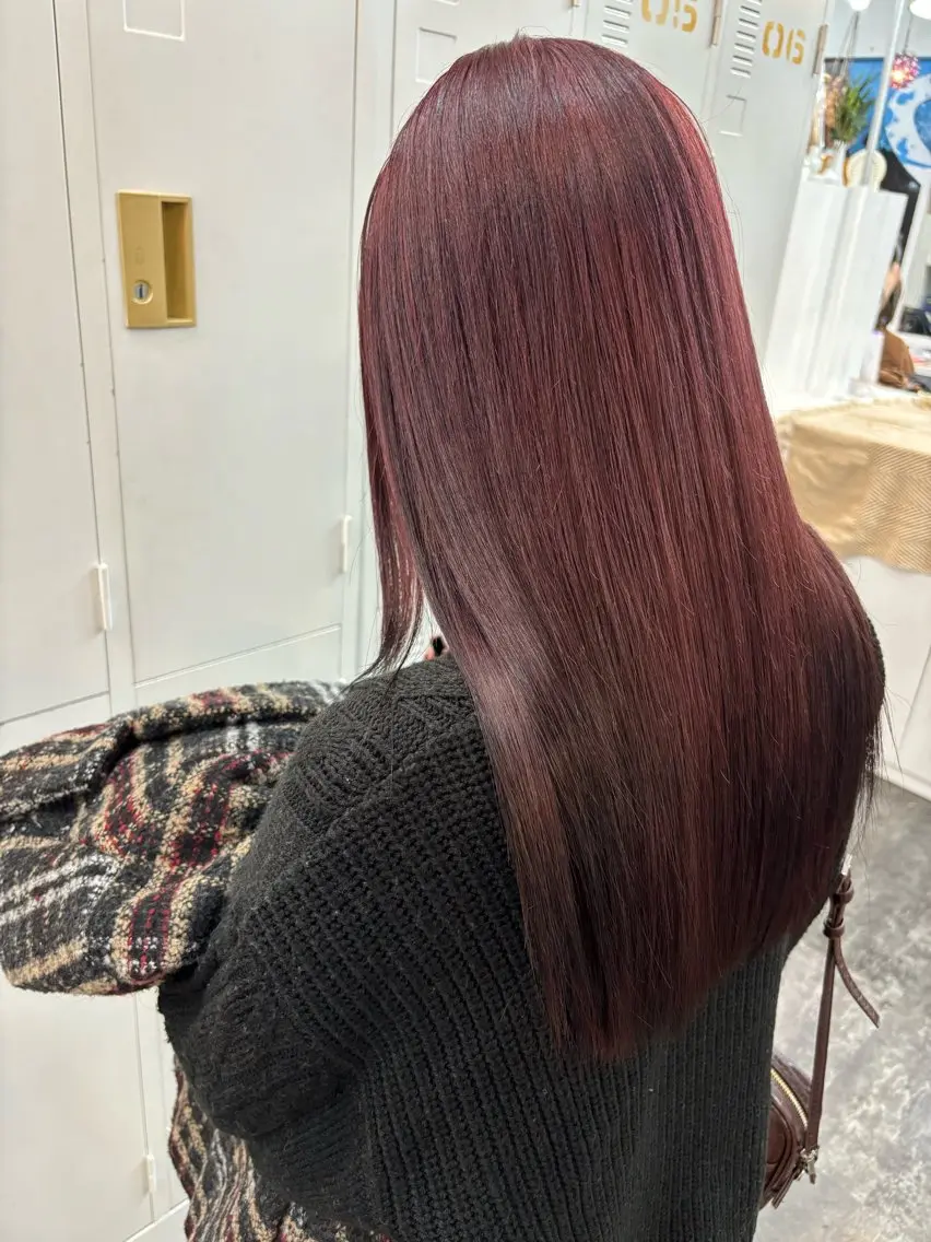 ロング カラー レッドカラー LOMARLIE JURIAのヘアスタイル