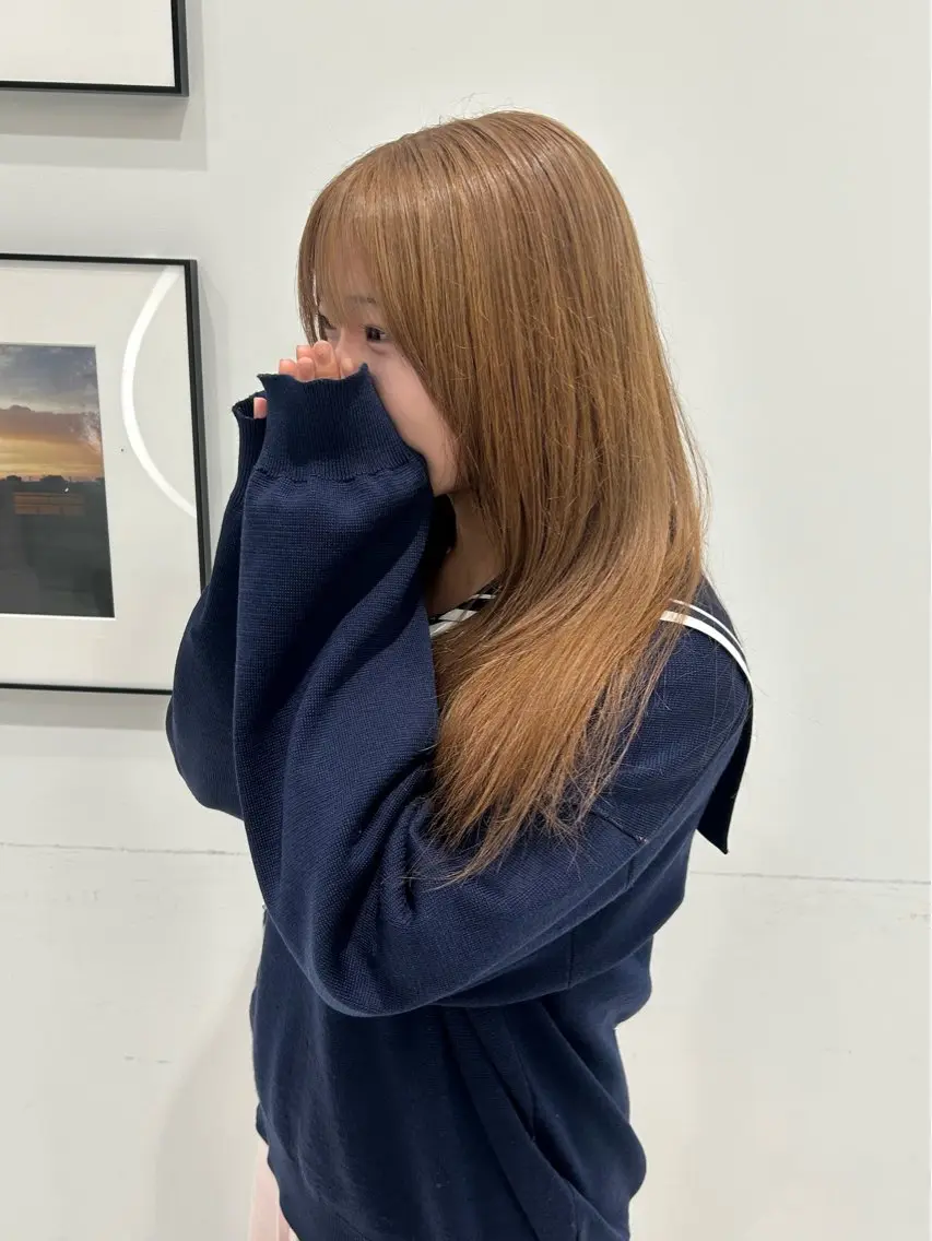 ロング カラー ベージュカラー ブリーチ ミルクティーベージュ 卒業式のヘアスタイル カット ヘアカラー 大長 広菜のヘアスタイル