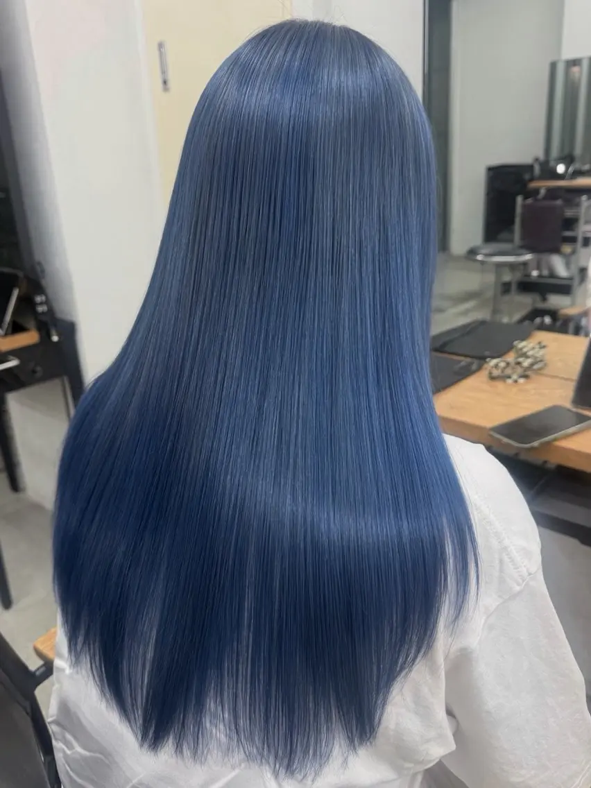 ロング カラー ヘアアレンジ ブルーカラー ハイトーンカラー ネイビーカラー ヘアカラー トリートメント ゆめか🦋 /似合わせカラー💖のヘアスタイル