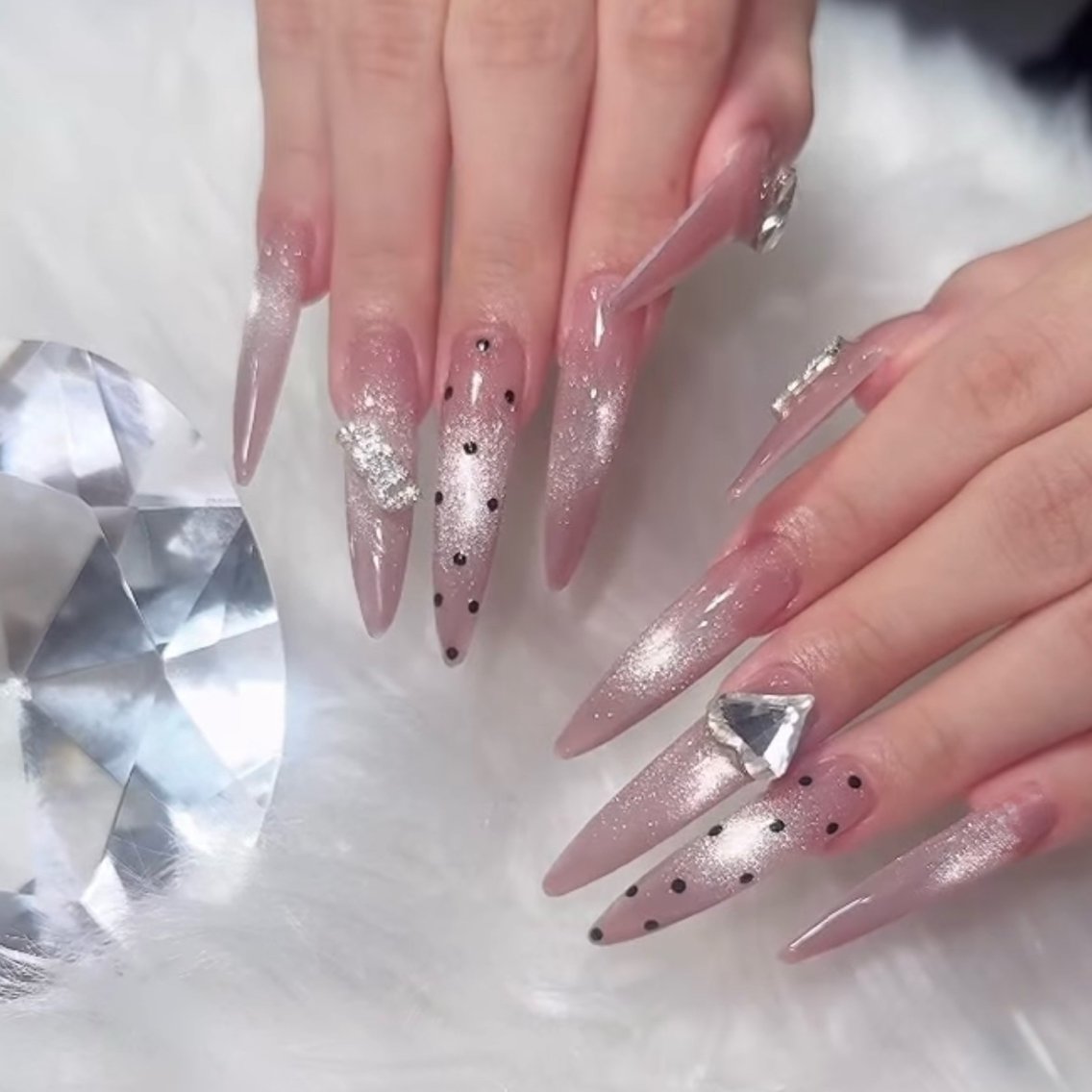 ネイル アートネイル 韓国ネイル ストーンネイル ワンホンネイル 冬ネイル ハンドネイル ハンドケア Nihonthy Nail 新宿のネイルデザイン