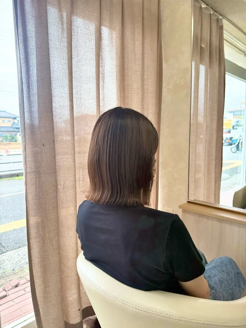 ミディアム カット Nanami． 七海のヘアスタイル