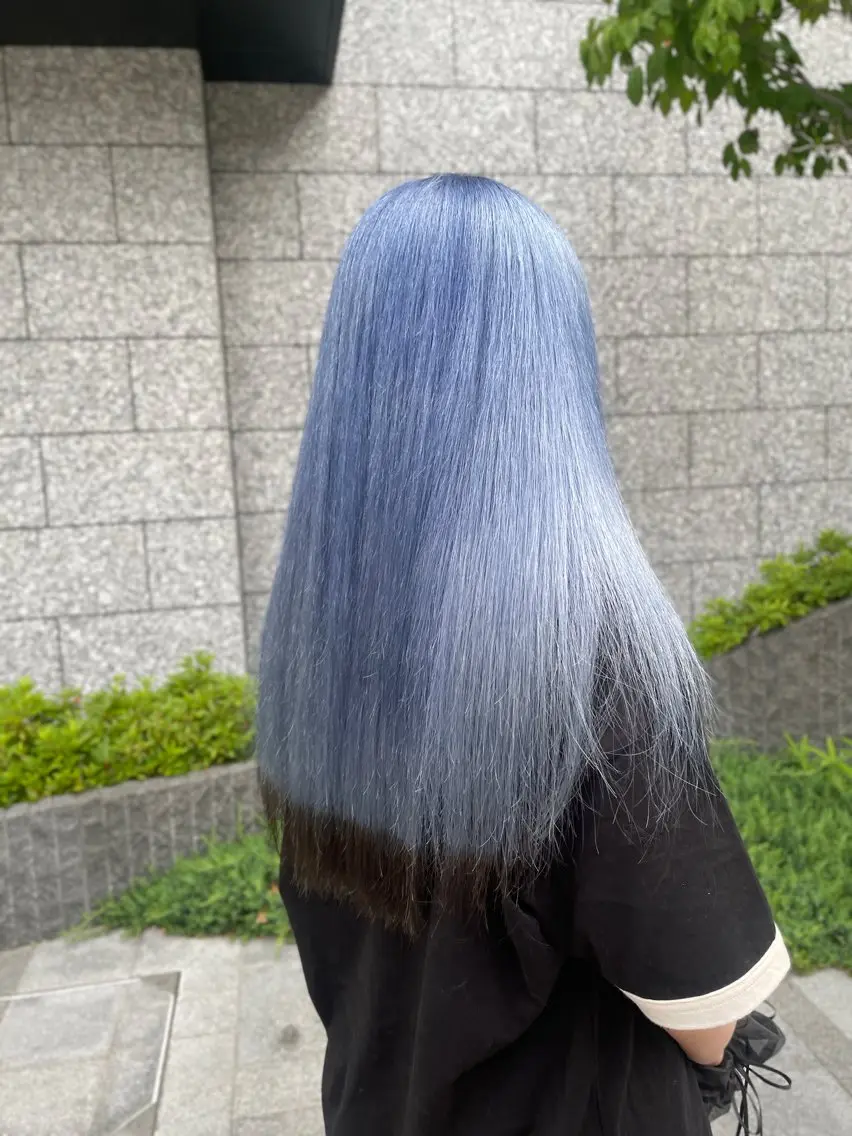 ロング カラー ブリーチ ブルーカラー ケアブリーチ 透明感カラー ダブルカラー Lima/ハイトー ン/ブリーチ/心斎橋のヘアスタイル