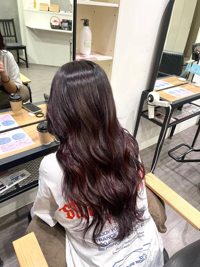 ロング カラー カシス レッドカラー ヘアカラー cocotte🫧 kotomiのヘアスタイル