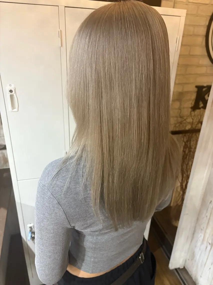カラー ベージュカラー ミルクティーベージュ いとう なぎのヘアスタイル